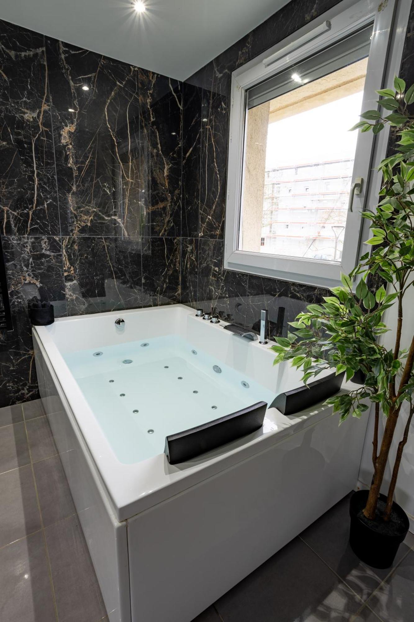 Evasion Romantique Avec Jacuzzi Savigny-le-Temple Exterior photo
